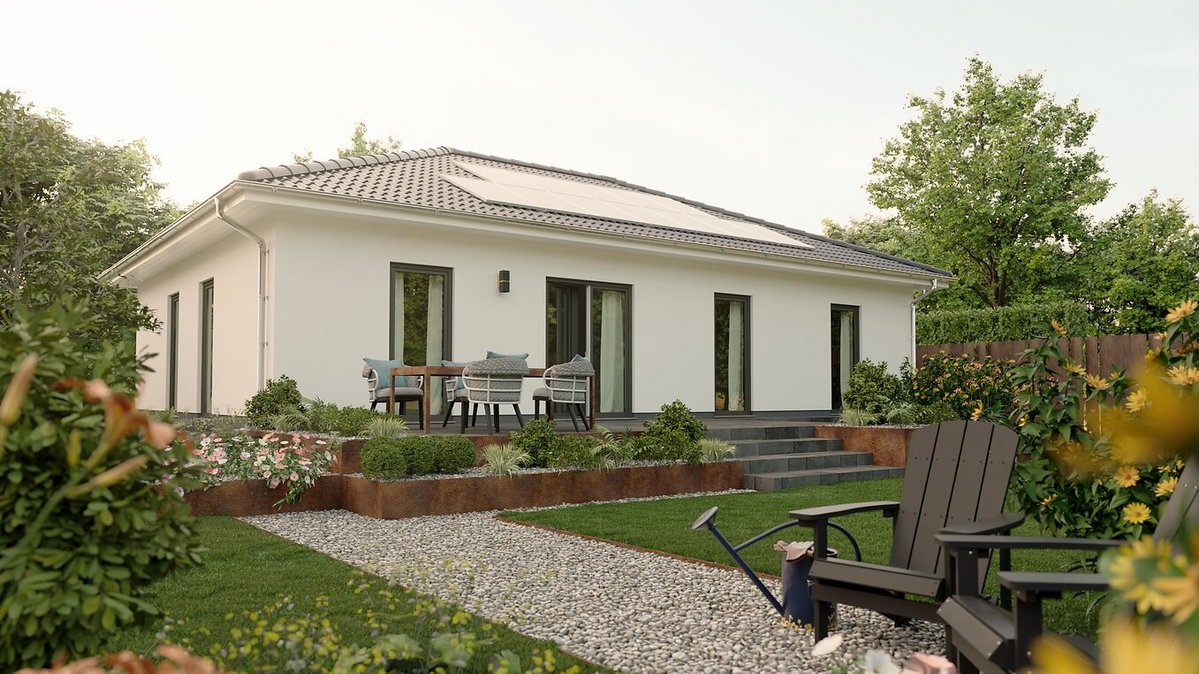 Massiv gebauter Bungalow 110 mit Photovoltaikanlage und Gartenblick – modernes Eigenheim mit cleverer Finanzierung